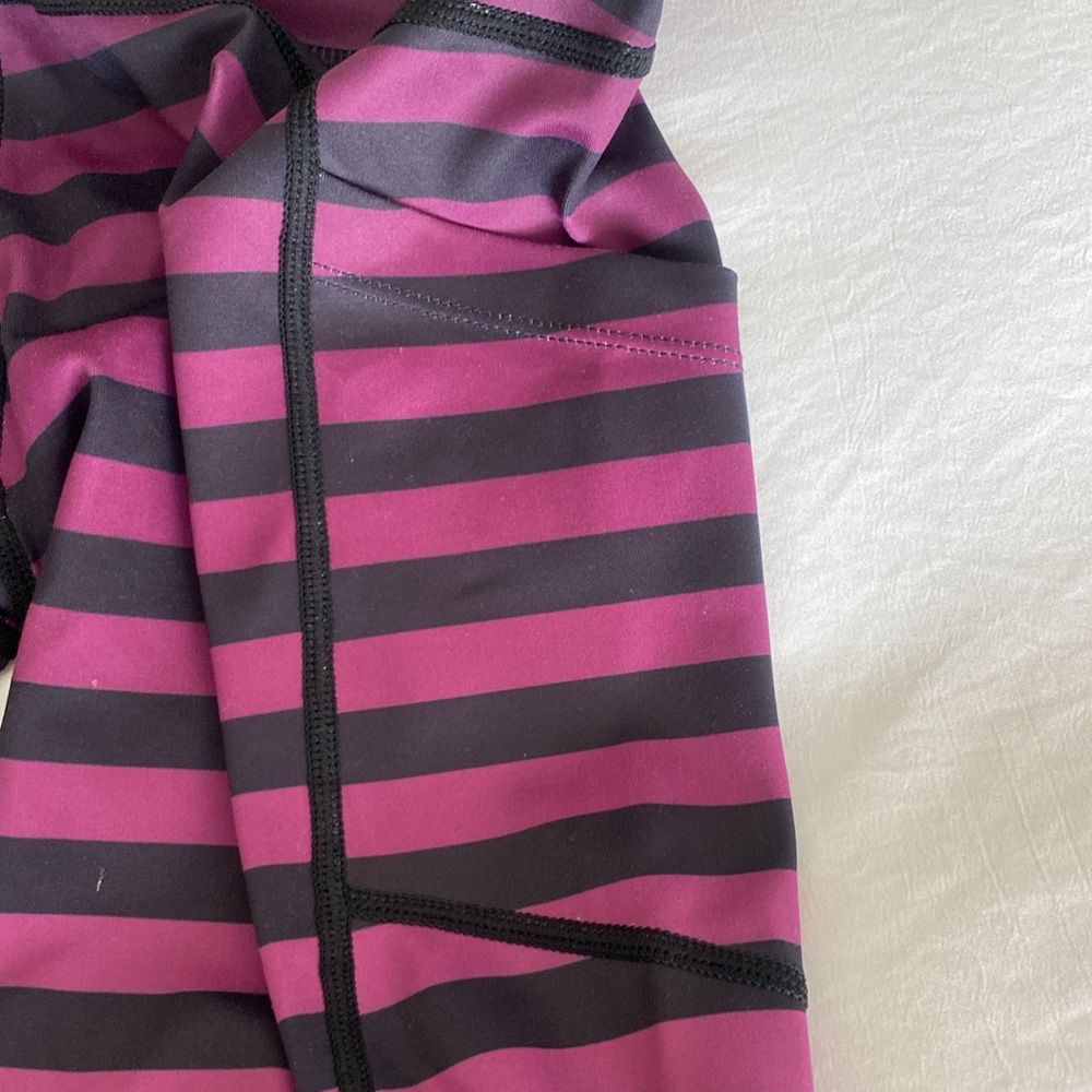Zyia purple and black stripe ombré light n tight leggings size 2 - Picture 5 of 8